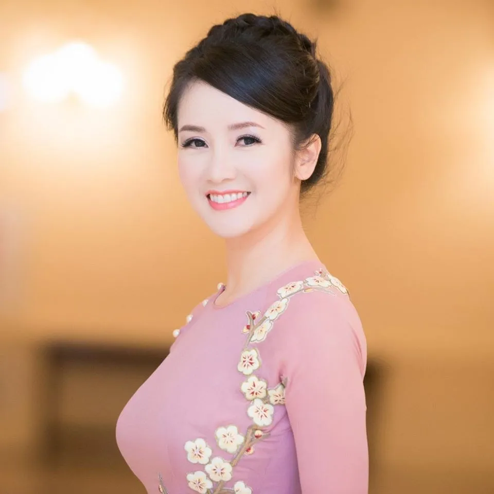 Nghệ sĩ Hồng Nhung