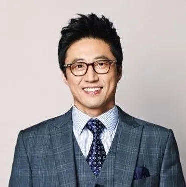 Nghệ sĩ Park Shin Yang