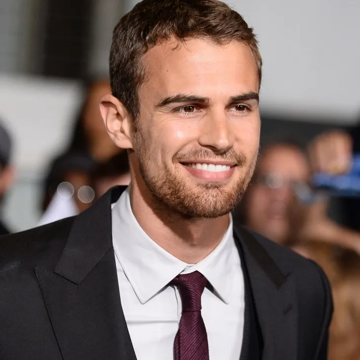 Nghệ sĩ Theo James