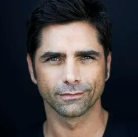 Nghệ sĩ John Stamos