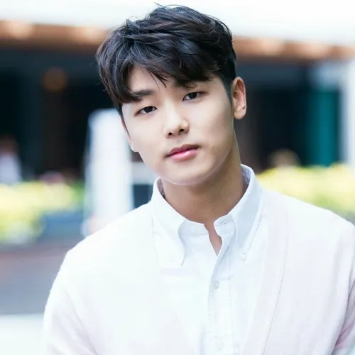 Nghệ sĩ Kang Min Hyuk