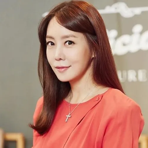Nghệ sĩ Kim Jung Eun