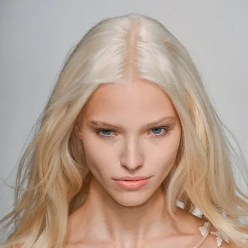 Nghệ sĩ Sasha Luss