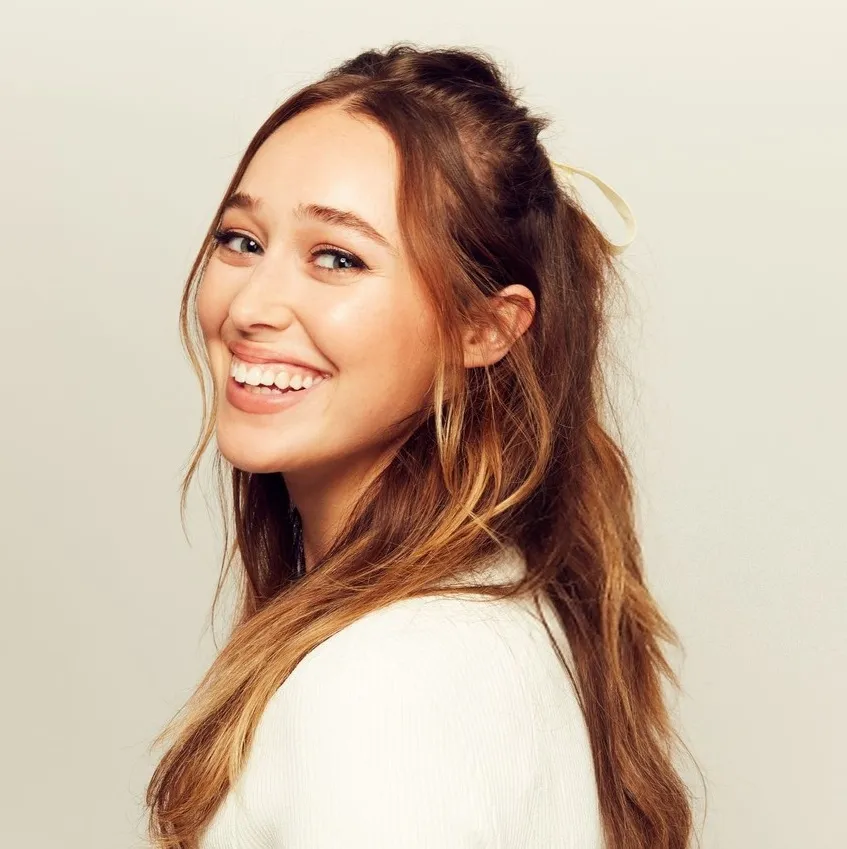 Nghệ sĩ Alycia Debnam-Carey