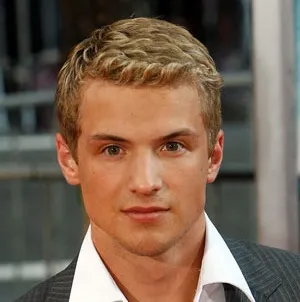 Nghệ sĩ Freddie Stroma