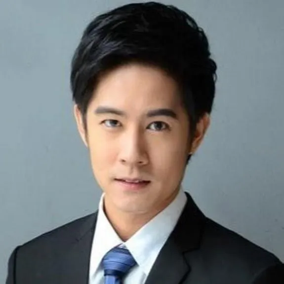 Nghệ sĩ Ak Akarat