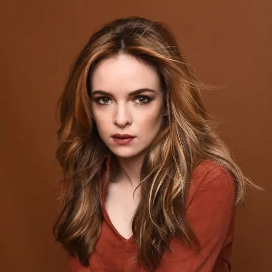 Nghệ sĩ Danielle Panabake