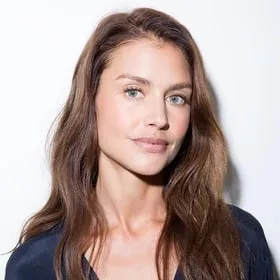 Nghệ sĩ Hannah Ware