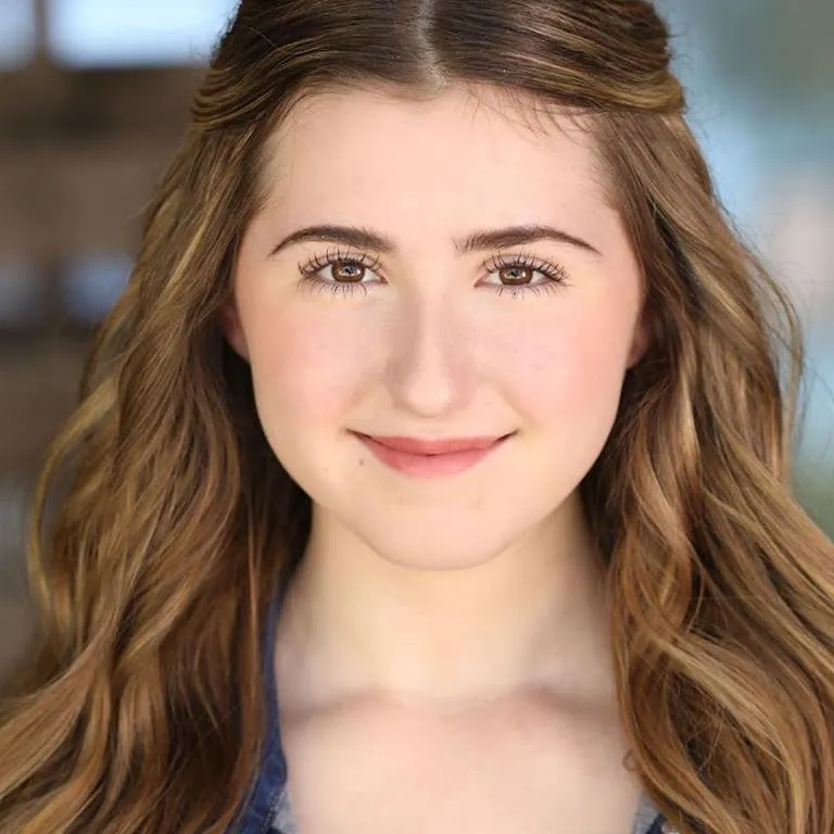 Nghệ sĩ Hadley Belle Miller