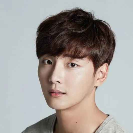 Nghệ sĩ ‎Yoon Shi Yoon