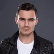 Nghệ sĩ Julian Kostov
