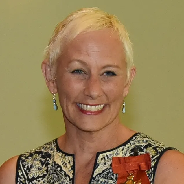 Nghệ sĩ Leanne Pooley
