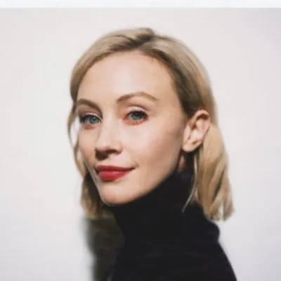 Nghệ sĩ Sarah Gadon