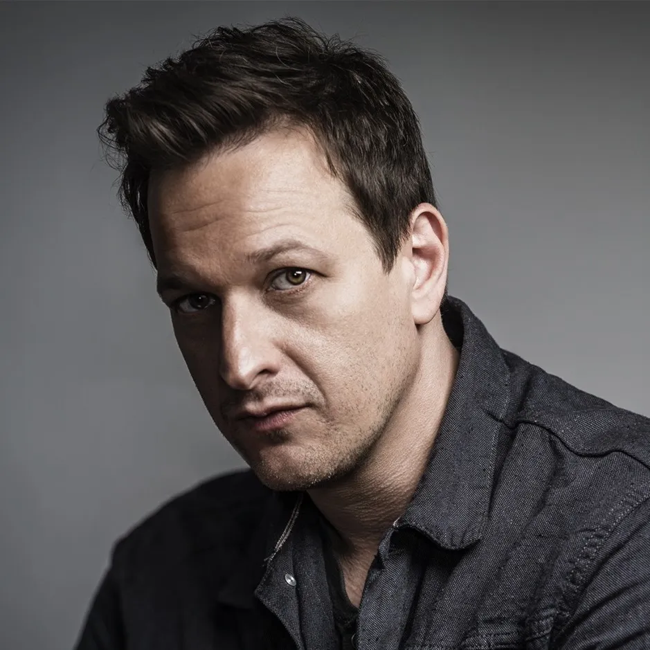 Nghệ sĩ Josh Charles