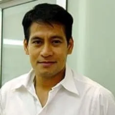 Nghệ sĩ Bin Bunluerit