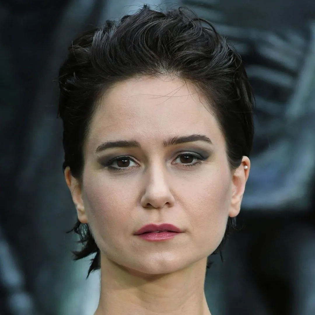 Nghệ sĩ Katherine Waterston