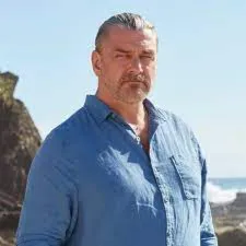 Nghệ sĩ Ray Stevenson