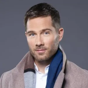 Nghệ sĩ Luke Macfarlane