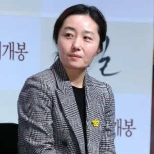 Nghệ sĩ Lee Jong Eon