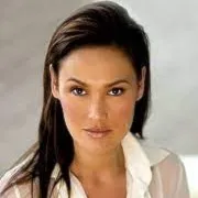 Nghệ sĩ Tia Carrere