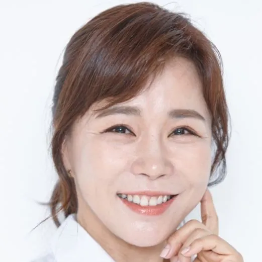 Nghệ sĩ Dong Hyo Hee