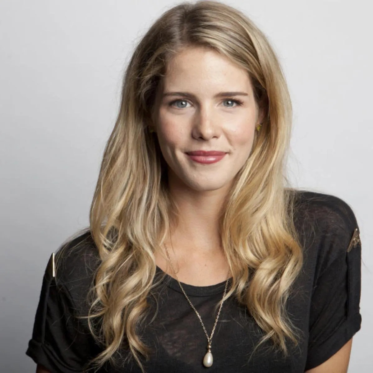 Nghệ sĩ Emily Bett Rickards