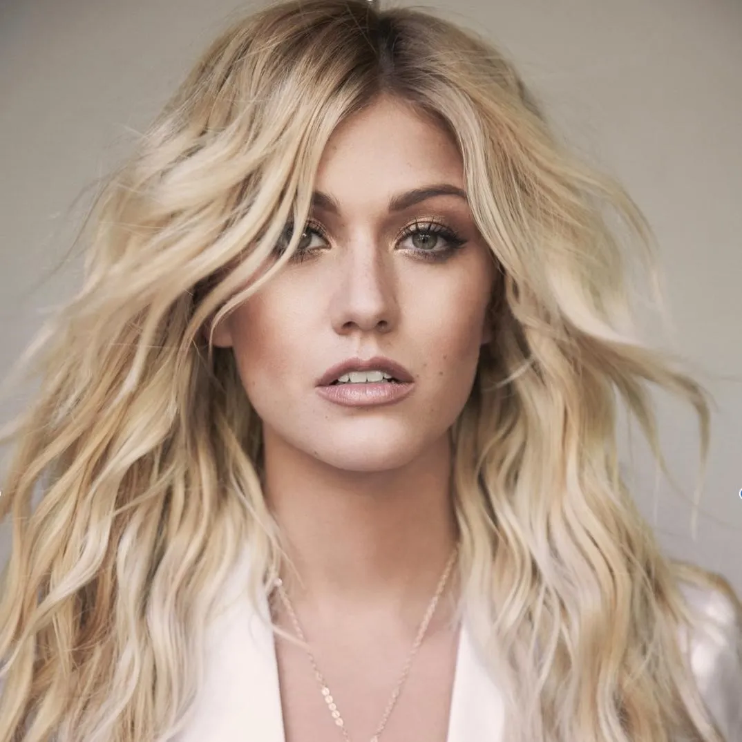 Nghệ sĩ Katherine McNamara