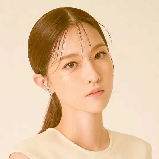 Nghệ sĩ Kim Yoo Ri