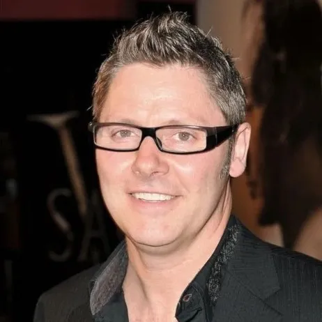 Nghệ sĩ David Hackl