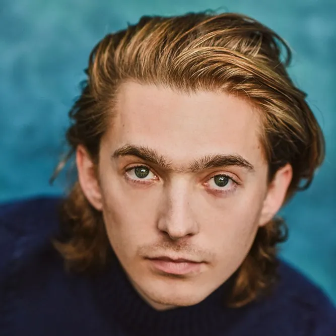 Nghệ sĩ Austin Abrams