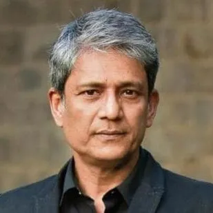 Nghệ sĩ Adil Hussain