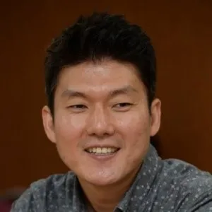 Nghệ sĩ Kim Jung Hyun (Director)