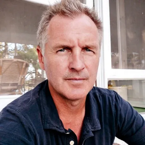 Nghệ sĩ Andrew Airlie