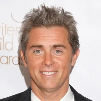 Nghệ sĩ John Gatins