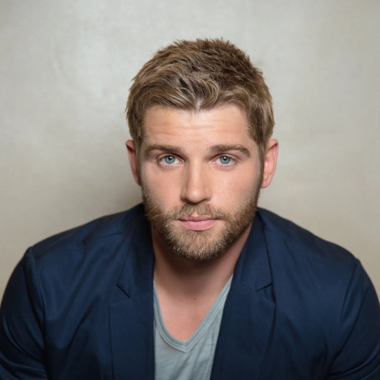 Nghệ sĩ Mike Vogel