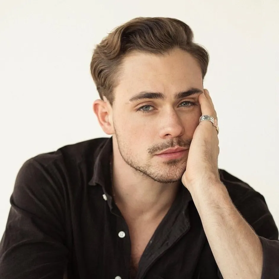 Nghệ sĩ Dacre Montgomery