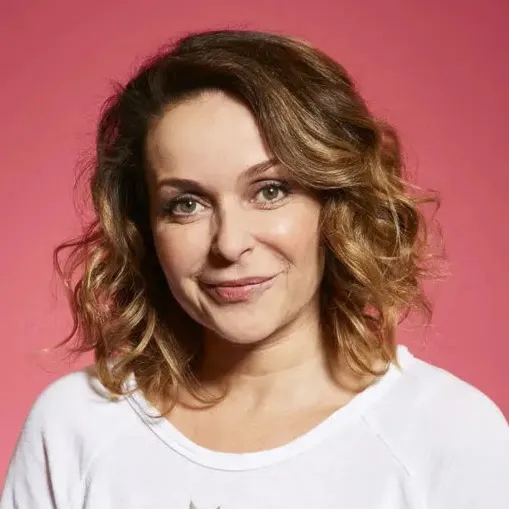 Nghệ sĩ Julia Sawalha