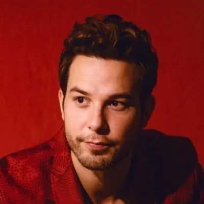 Nghệ sĩ Skylar Astin