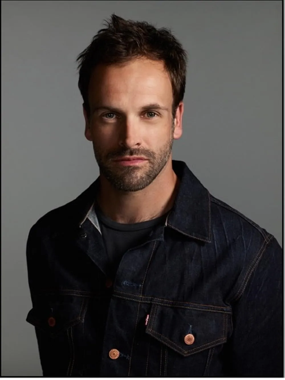 Nghệ sĩ Jonny Lee Miller