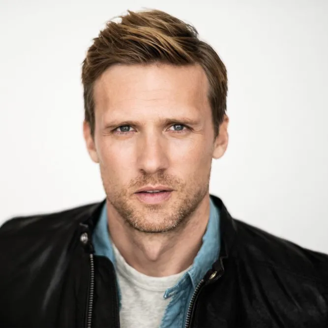 Nghệ sĩ Teddy Sears