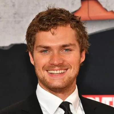 Nghệ sĩ Finn Jones