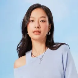 Nghệ sĩ Emi Thasorn Klinnium