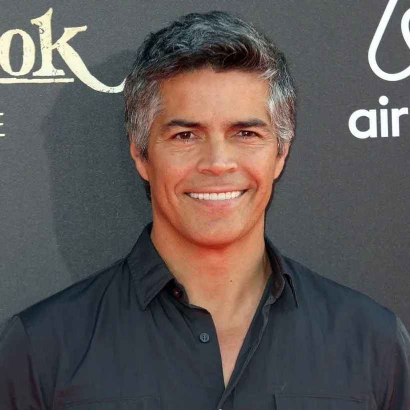 Nghệ sĩ Esai Morales