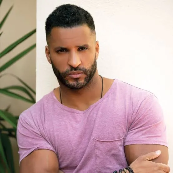 Nghệ sĩ Ricky Whittle