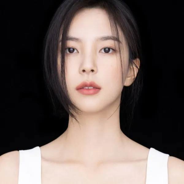 Nghệ sĩ Shin Soo Hyun