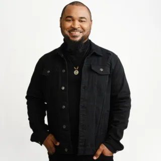 Nghệ sĩ Darren Grant