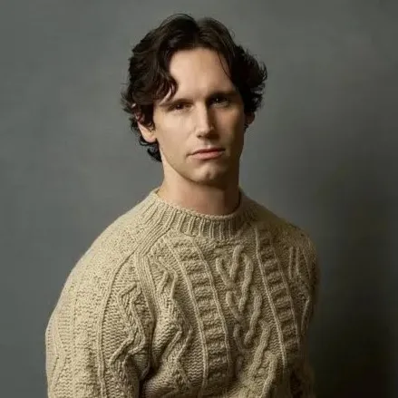 Nghệ sĩ Cory Michael Smith