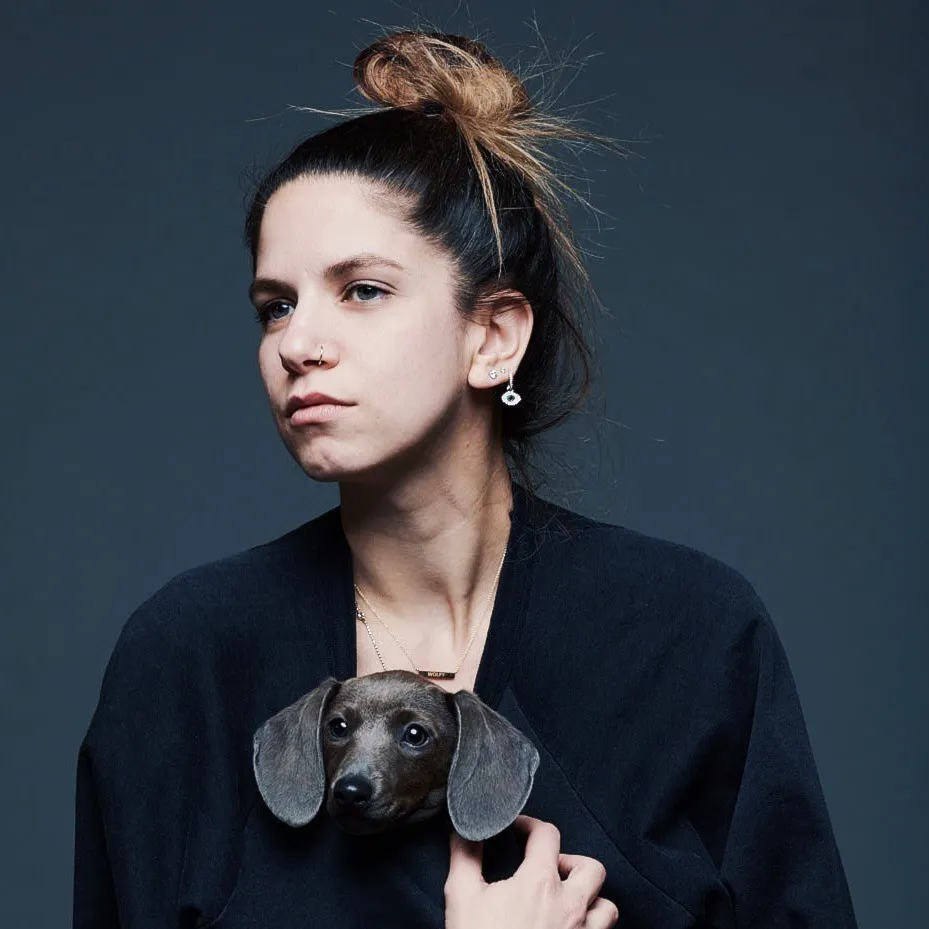 Nghệ sĩ Caitlin Cronenberg