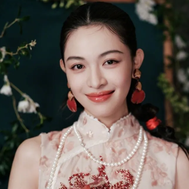 Nghệ sĩ Chung Sở Hy