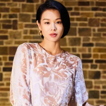 Nghệ sĩ Hồ Hạnh Nhi